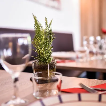 L'estanquet Szálloda 3*
